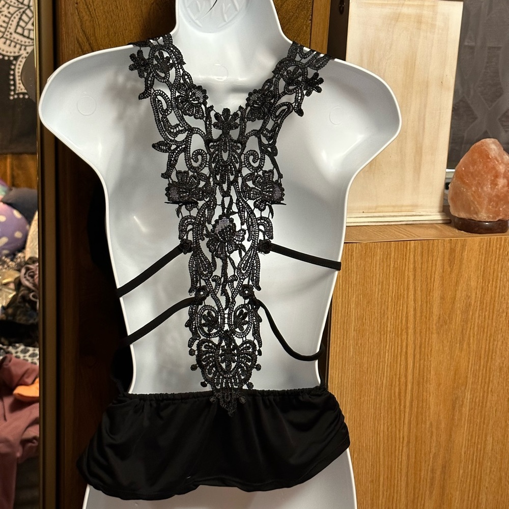 Black Open Back Halter Tanktop